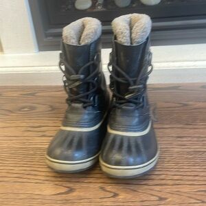 Sorel kids black leather waterproof winter boots. Size 2. Worn one season.